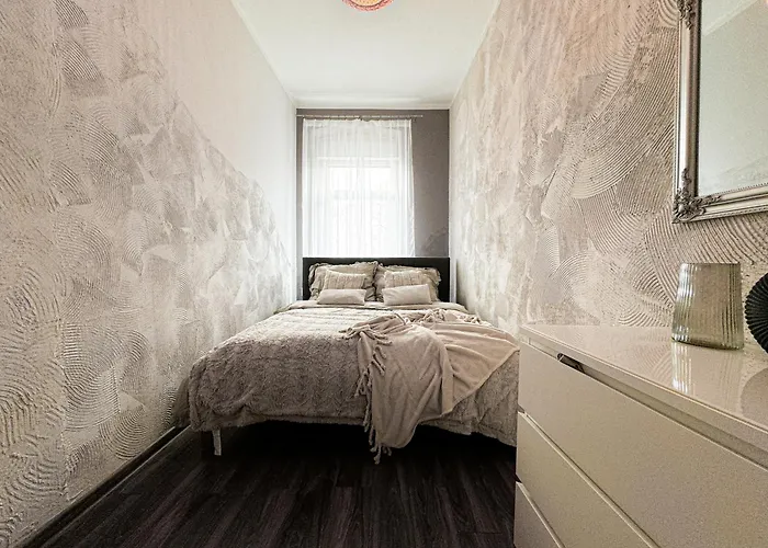 Modern Design, Heart Of Wroclaw! Parking, Near Tram Apartment *